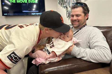 Giants' Nakken coaches first game as mom .